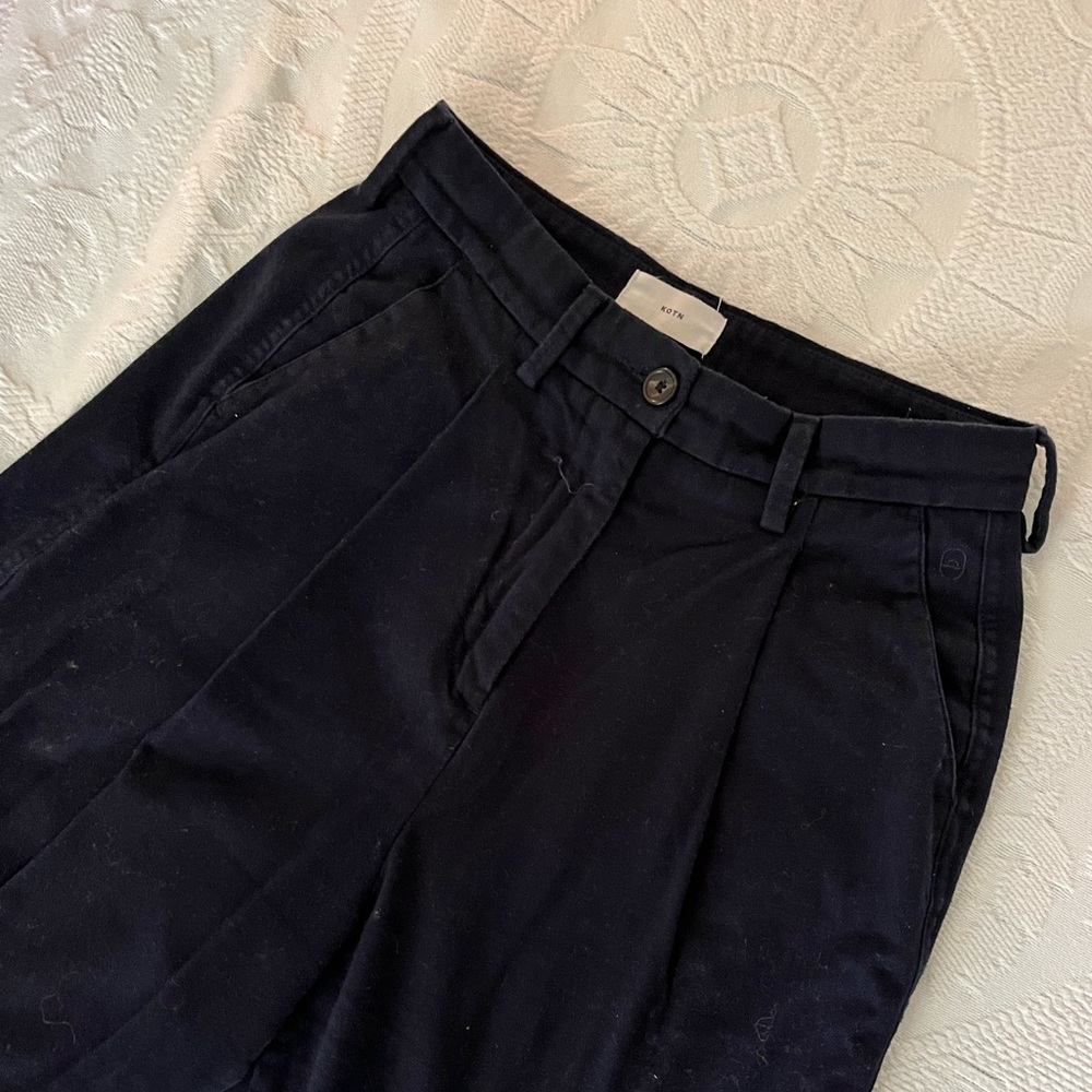 Lightweight Wool Pleated Trousers